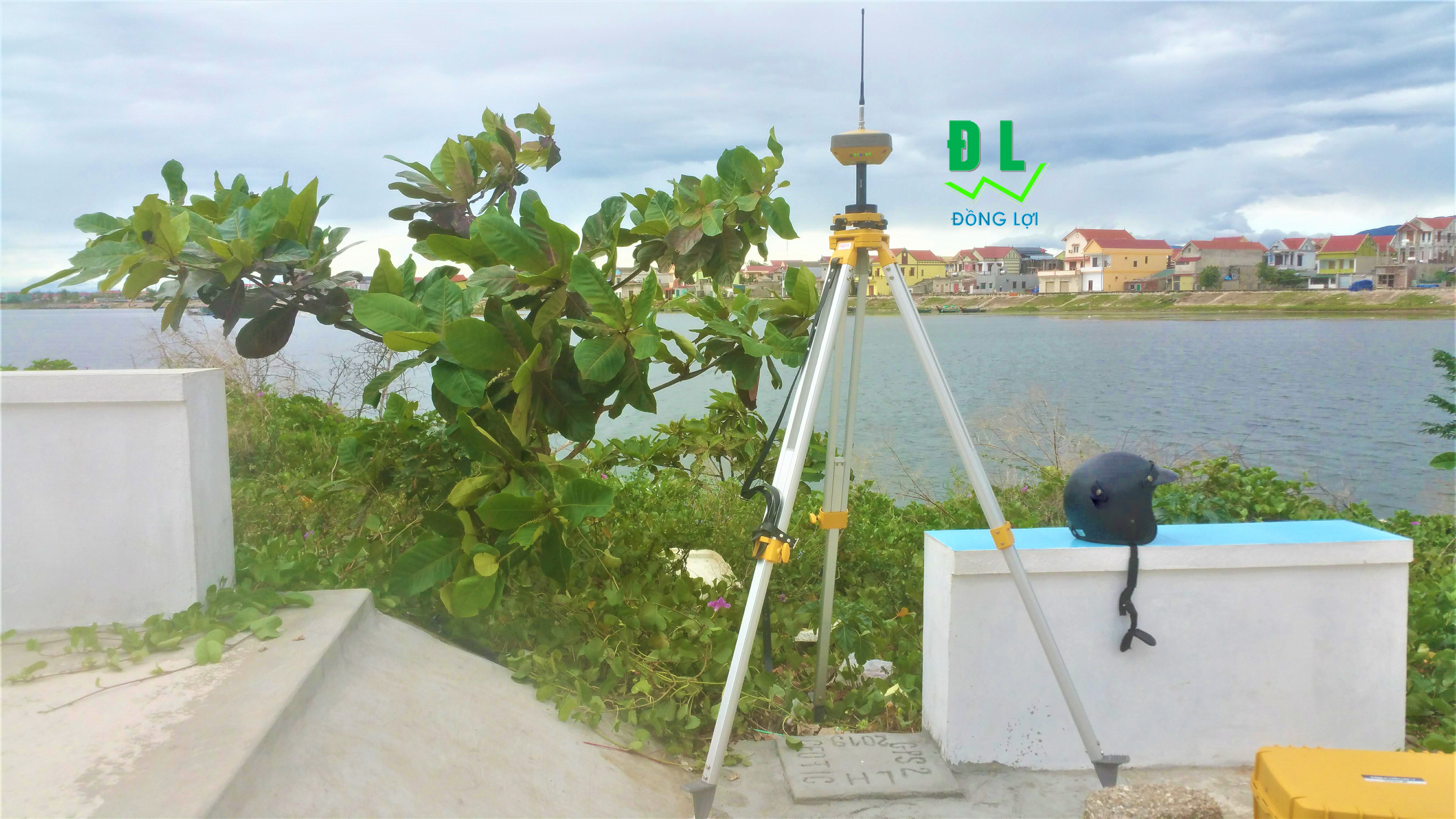 Máy định vị GNSS